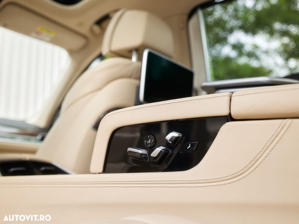 BMW Seria 7 750Li xDrive - 33