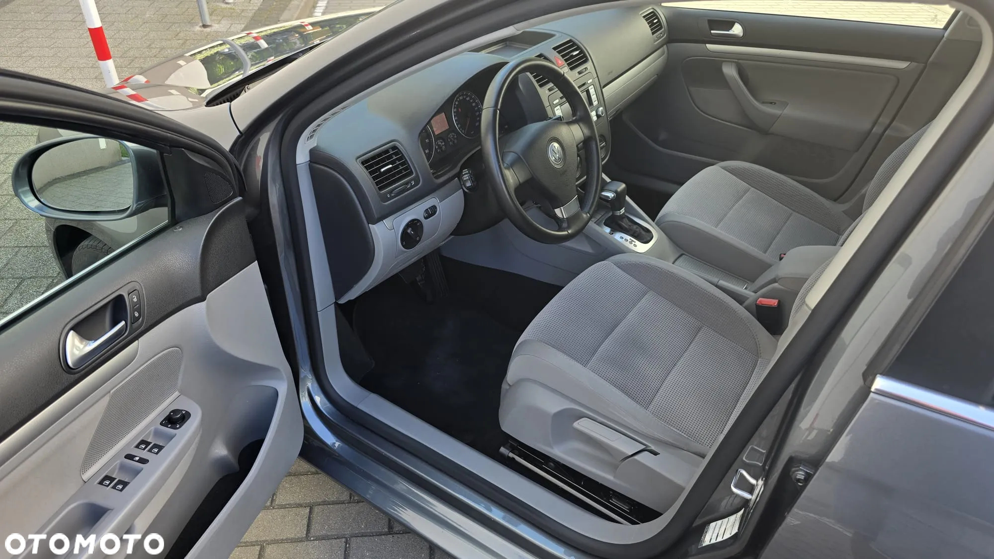 Volkswagen Golf - 6
