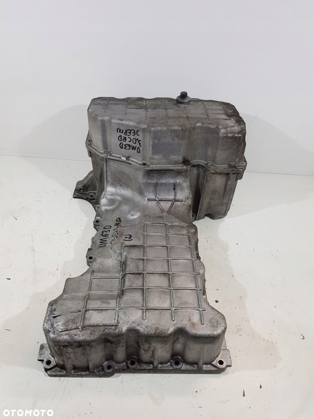 MISKA OLEJU 2129F GRAND CHEROKEE WK2 3.0 CRD VM63D - 3
