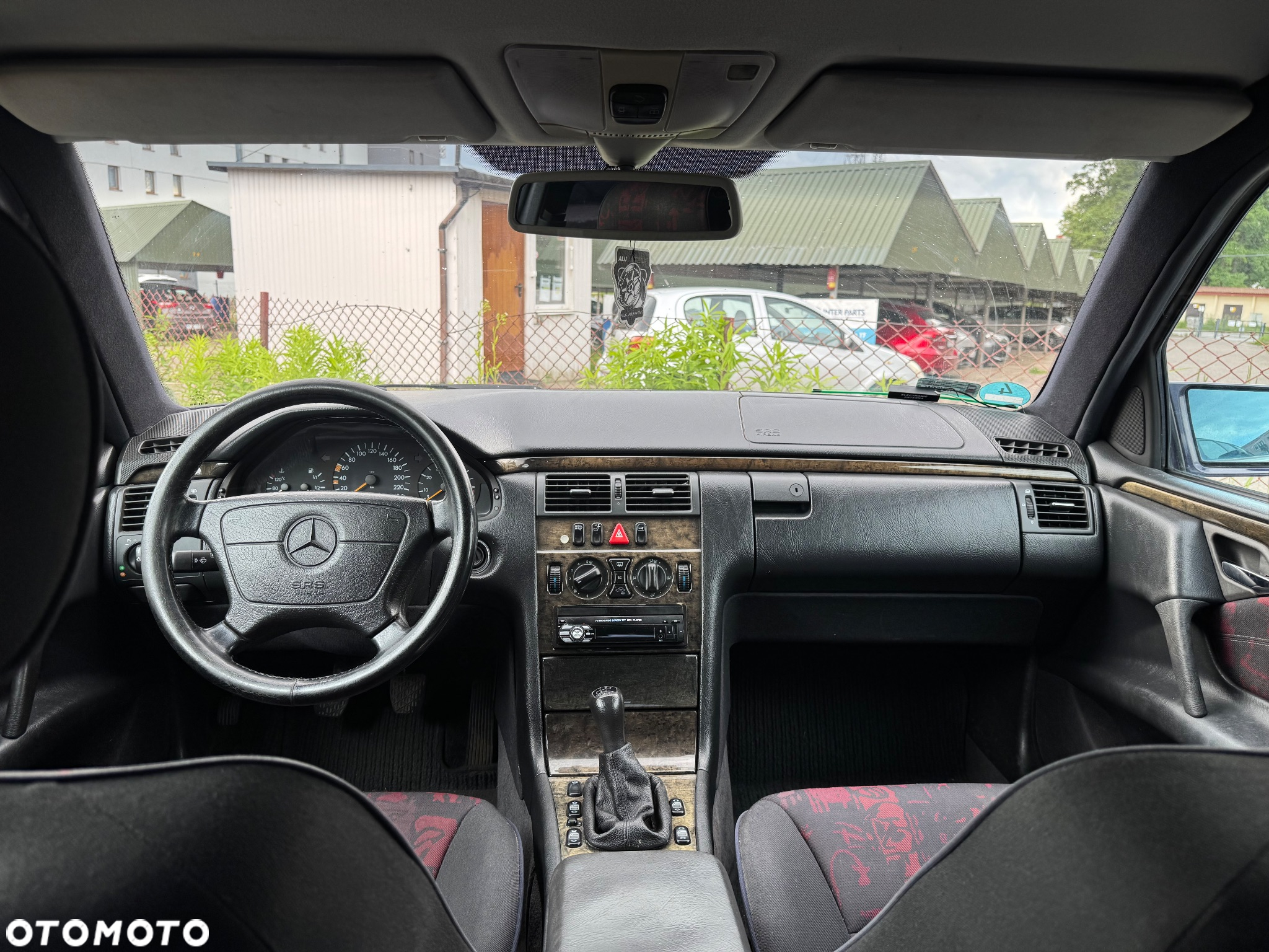 Mercedes-Benz Klasa E 200 Avantgarde - 36