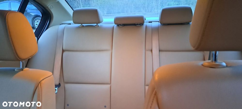 BMW Seria 3 318d DPF - 14