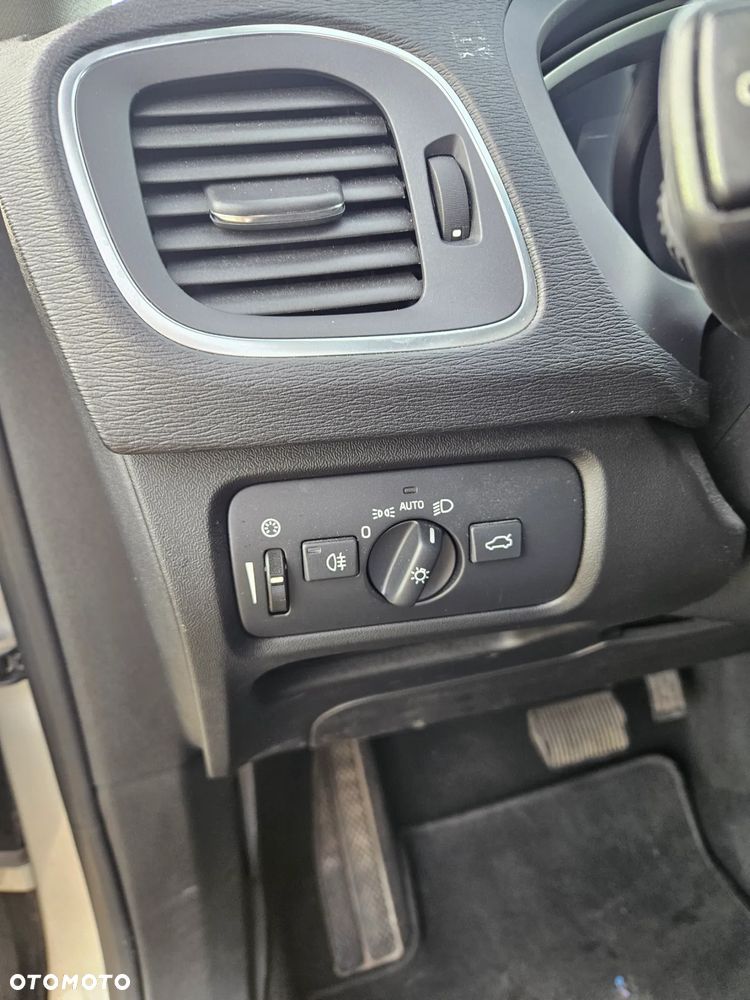 Volvo V40 T3 Drive-E Momentum - 22