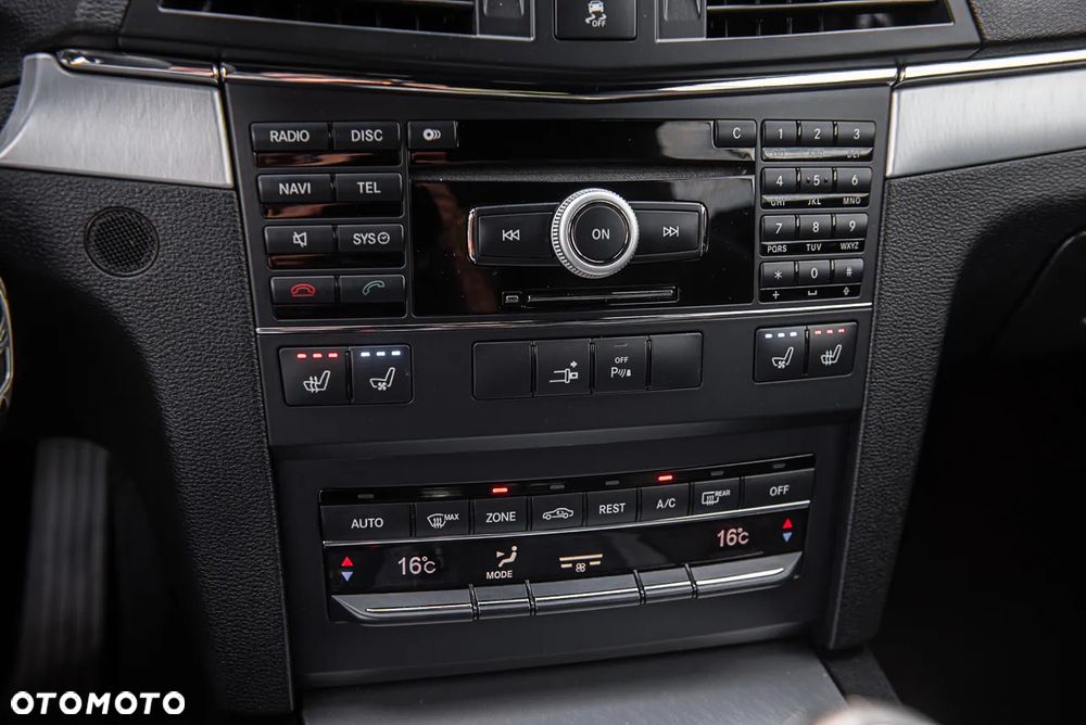 Mercedes-Benz Klasa E 350 CDI DPF Coupe BlueEFFICIENCY 7G-TRONIC Avantgarde - 22