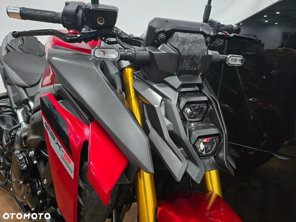 Suzuki GSX - 23