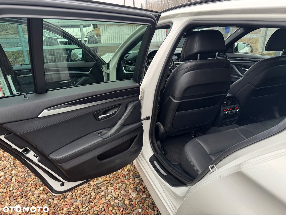 BMW Seria 5 525d xDrive - 23
