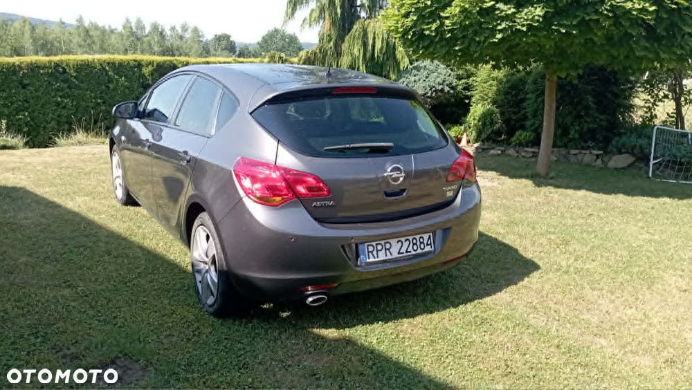Opel Astra 1.4 T Enjoy EU6 - 11