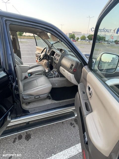 Mitsubishi Pajero - 18