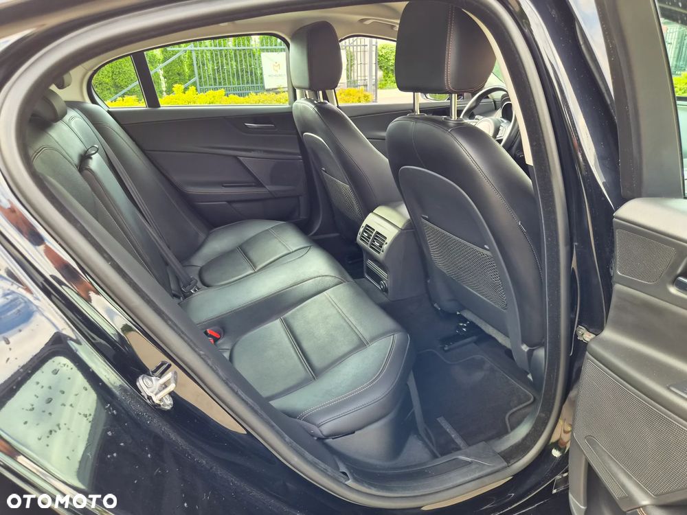 Jaguar XE 2.0 D180 SE - 16