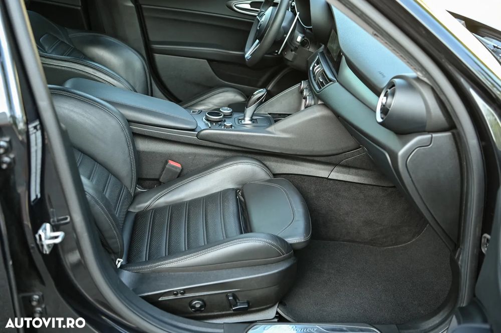 Alfa Romeo Giulia 2.0 Turbo RWD AT8 Super - 18