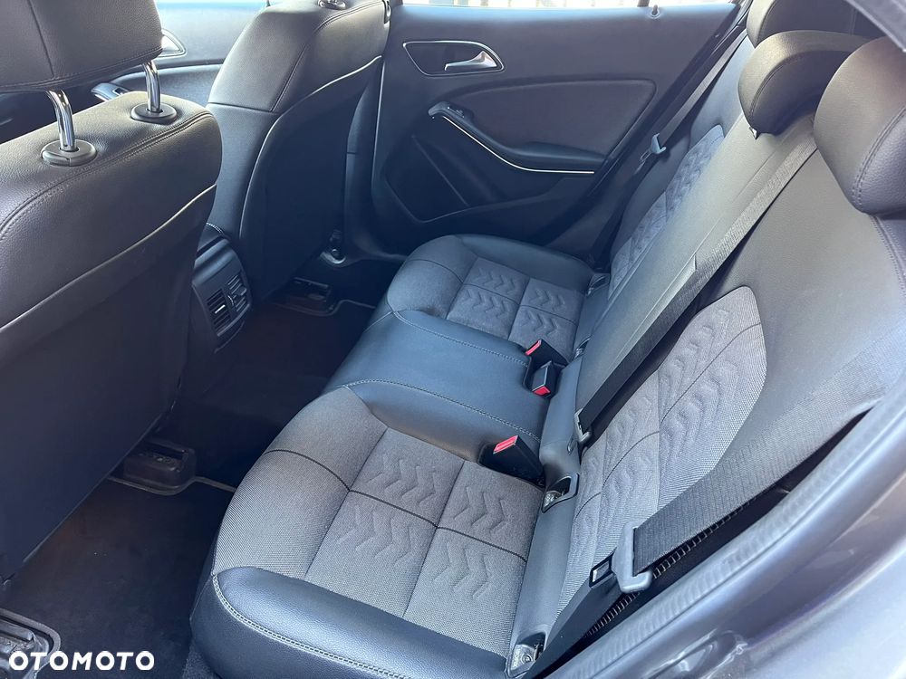 Mercedes-Benz GLA 200 7G-DCT Style - 15