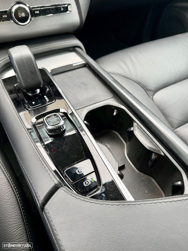 Volvo XC 90 T8 AWD Core - 19