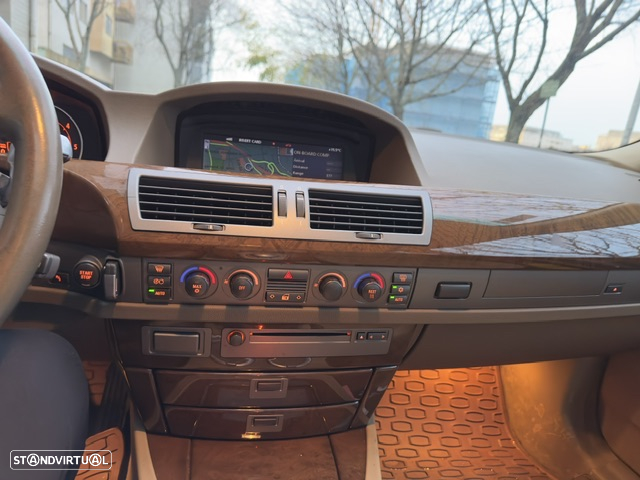 BMW 740 dA - 12