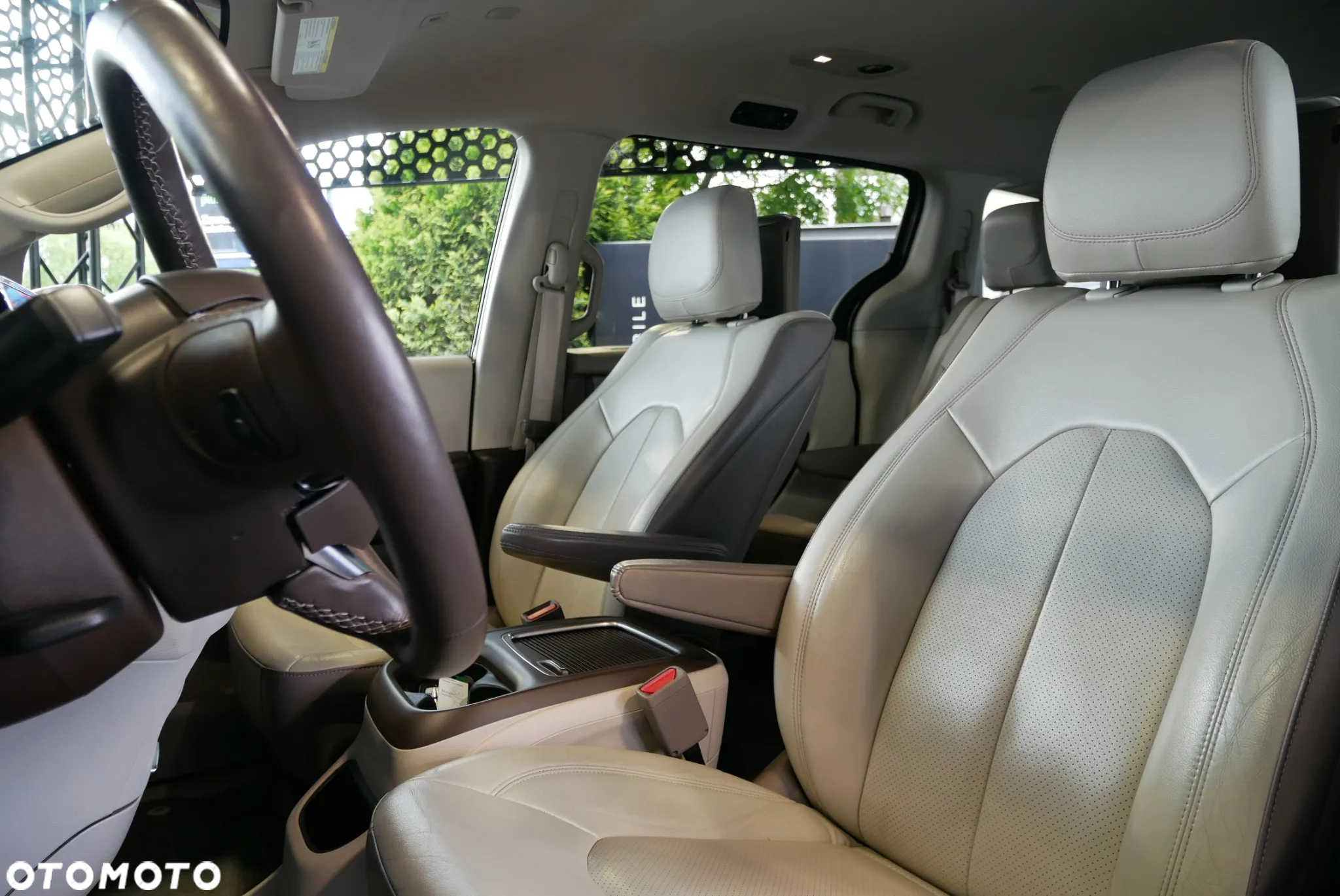 Chrysler Pacifica - 10