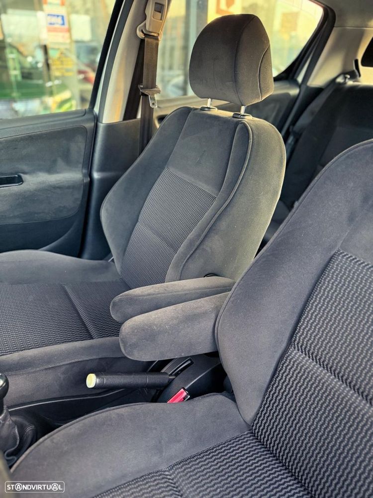 Peugeot 207 1.4 HDi Premium - 24