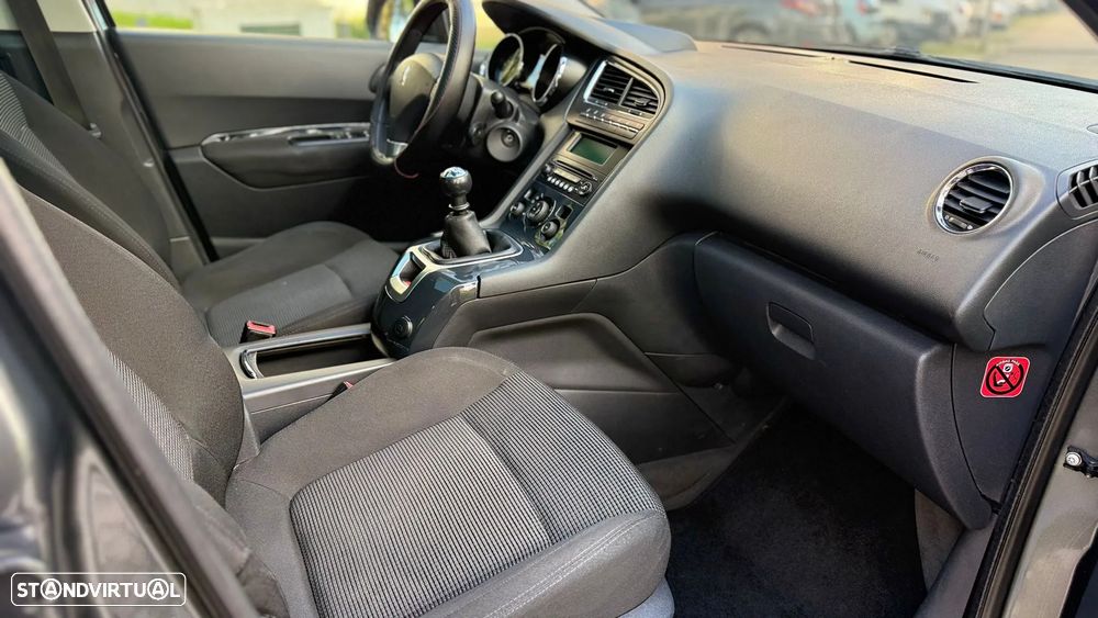 Peugeot 5008 1.6 HDi 7L Allure J17 - 7