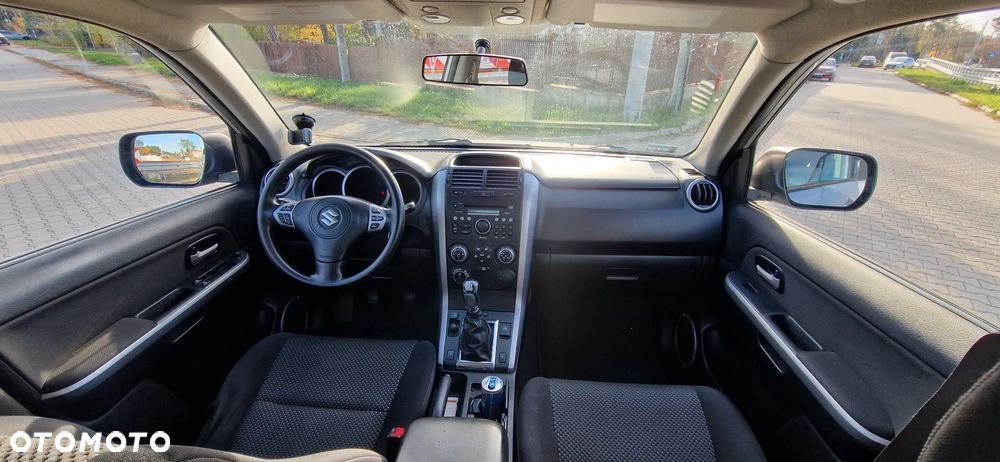 Suzuki Grand Vitara 2.0 - 9