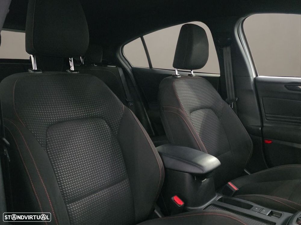 Ford Focus 1.0 EcoBoost MHEV ST-Line - 13