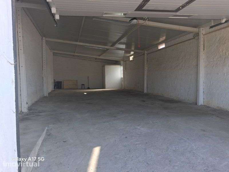 Alugo garagem com wc e portao automático - Grande imagem: 2/8