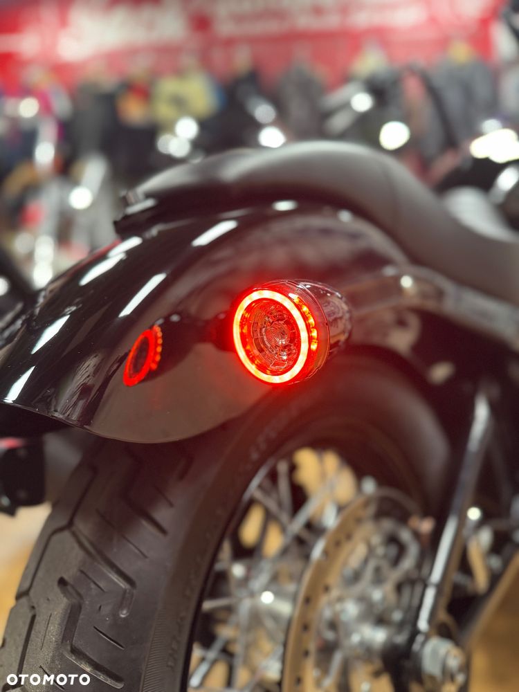 Harley-Davidson Softail Street Bob - 18