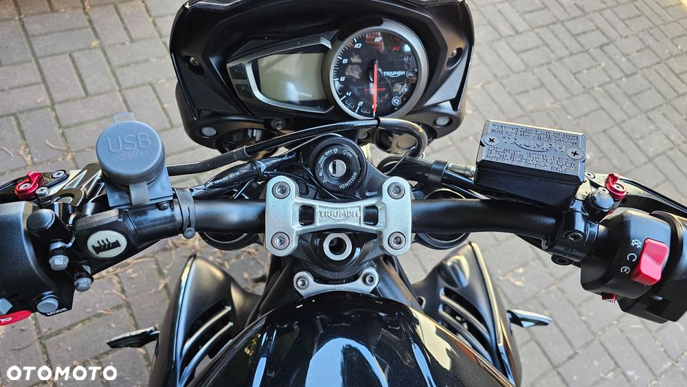 Triumph Street Triple - 17