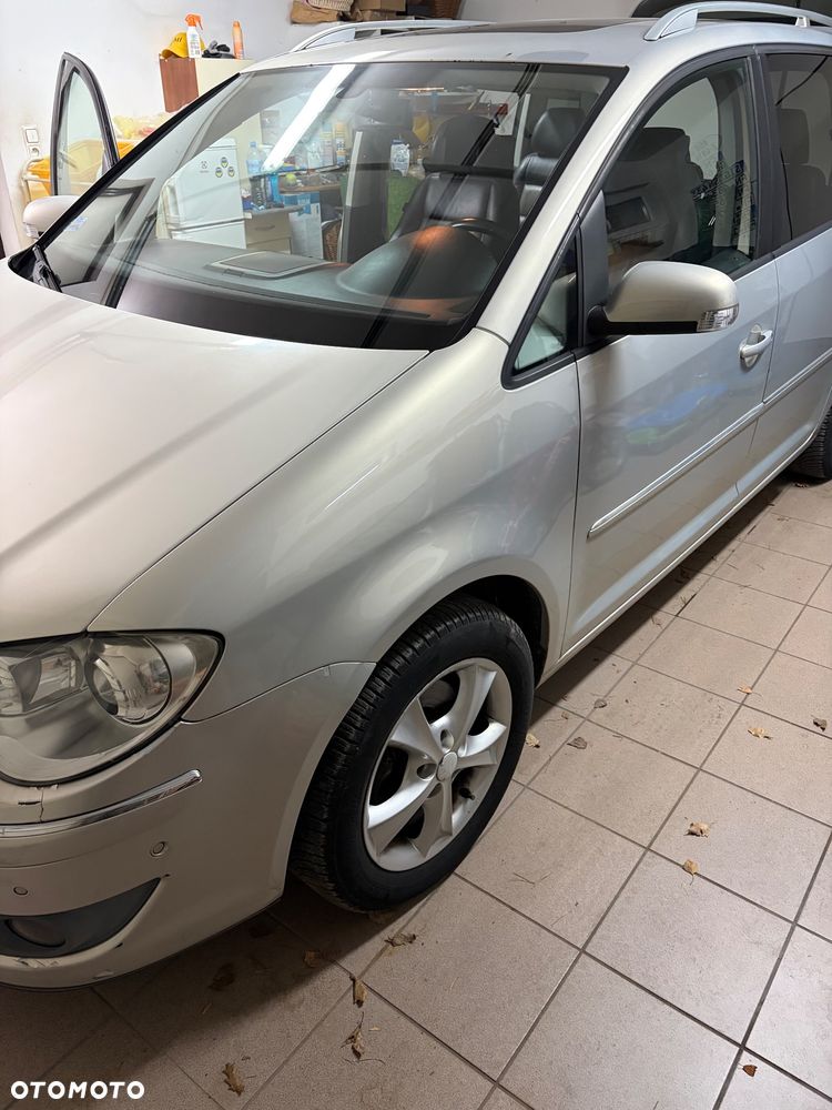 Volkswagen Touran 2.0 TDI DPF Highline - 28