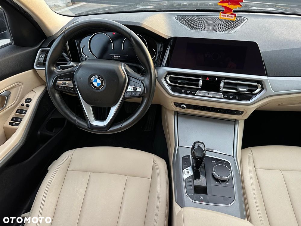 BMW Seria 3 318d Sport Line Shadow - 12
