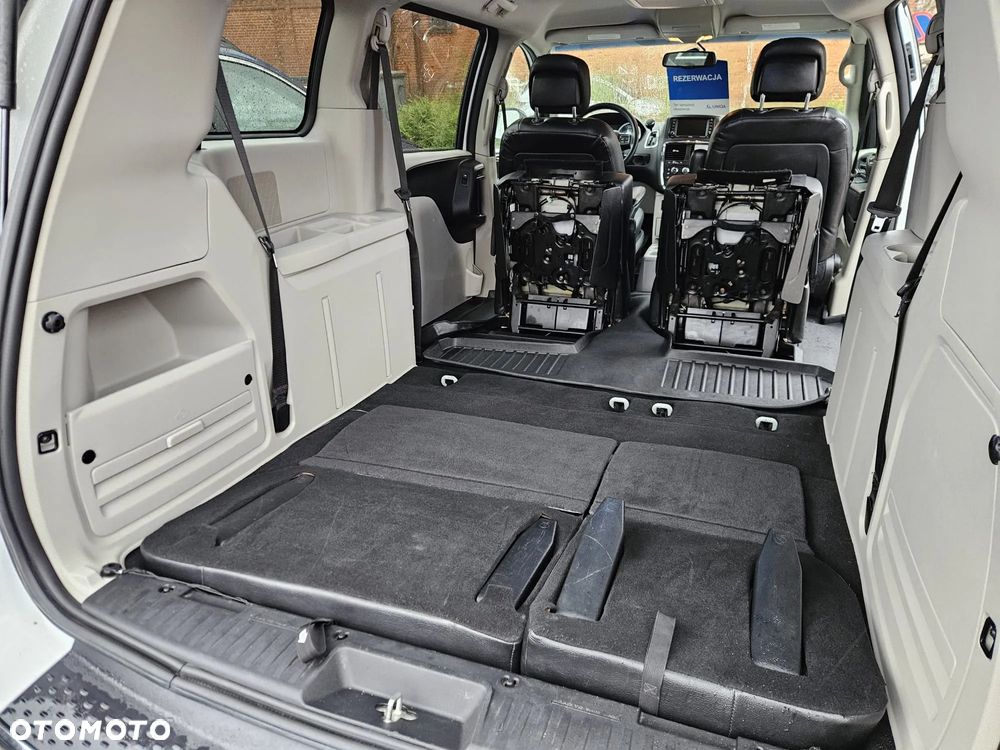 Dodge Grand Caravan - 21