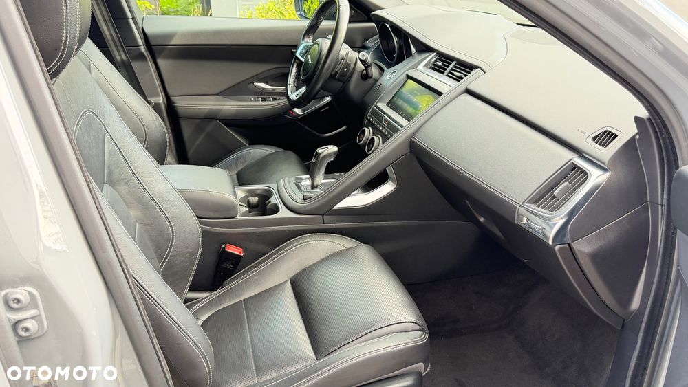Jaguar E-Pace P250 AWD R-Dynamic - 26