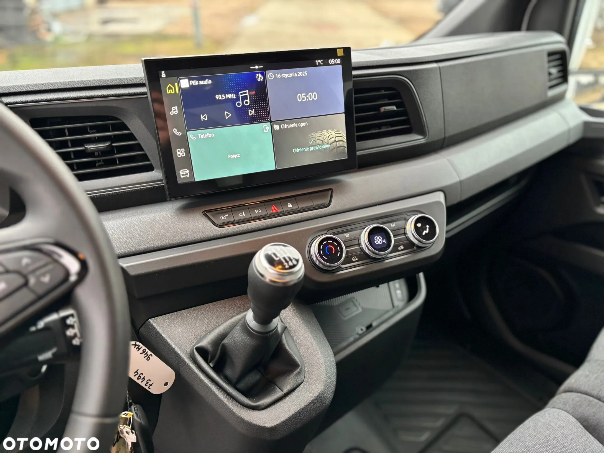 Renault Master 9EP kontener z windą - 9