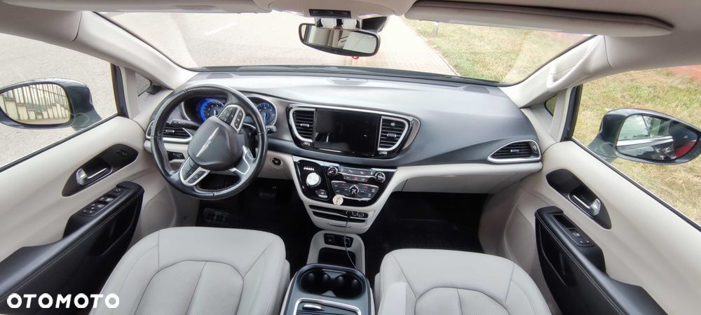 Chrysler Pacifica - 5