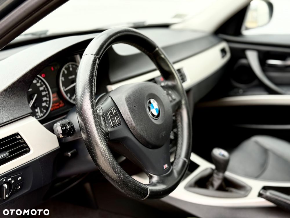 BMW Seria 3 320i Edition Sport - 23