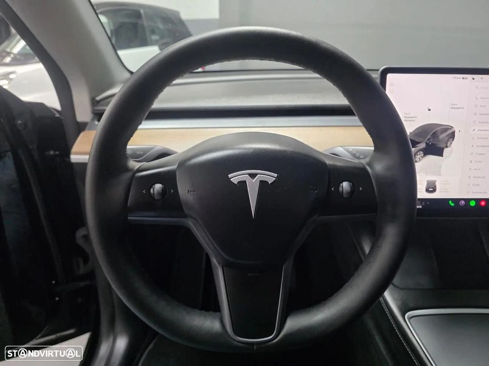 Tesla Model Y Long Range Dual Motor AWD - 12