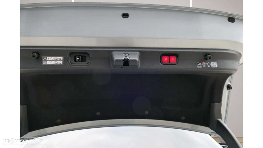 Mercedes-Benz EQE 350+ - 12