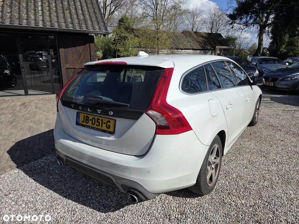 Volvo V60 D3 Geartronic RDesign - 32