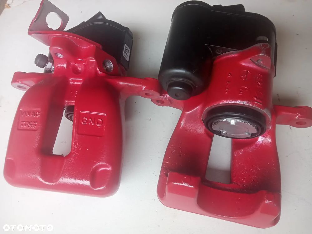 ZACISK HAMULCOWY VW PASSAT B5 B6 B7 B8 CC TIGUAN SHARAN ARTEON SEAT ALHAMBRA GOLF VII AUDI A6C6 C5 C7 A4 B8 A8 D3 D4,TT,Q3,Q5,A5,MAZDA CX5 CX7 CX9 VOLVO S60 V60 XC60 XC70 V70 S80 HYUNDAI i40,i30,KONA TUCSON KIA SPORTAGE CEED, PROCEED OPTIMA LANCIA THESIS FORD MONDEO MK4,MK5,V, GALAXY S-MAX KUGA 2 ,3 ESPACE ,EDGE, RENAULT SCENIC III MEGANE III TALISMAN SKODA Octavia III Superb III QUAD CF MOTO LIGIER X Too NOVA MICROCAR MC1 MC2 Cargo,IVECO Daily Seat Leon III BMW 5 - 16