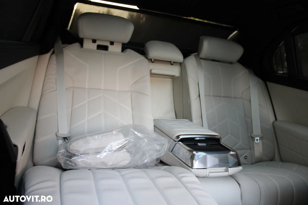 BMW Seria 7 740d xDrive MHEV - 10