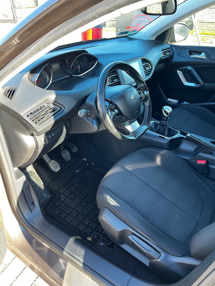 Peugeot 308 - 25