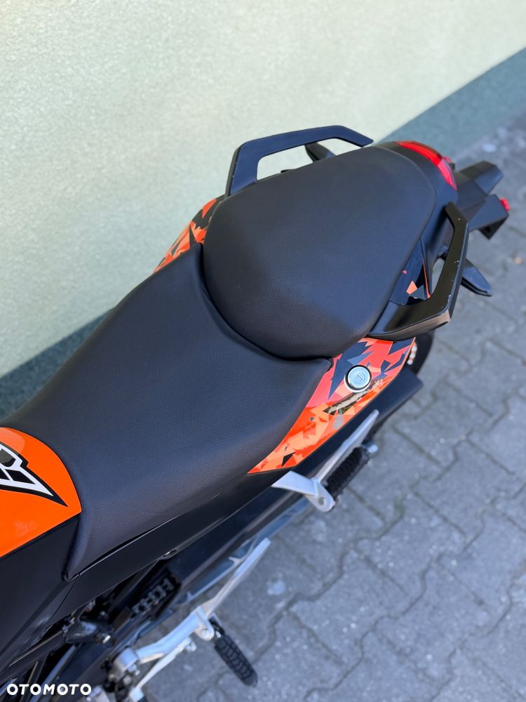 KTM Duke 125 - 32