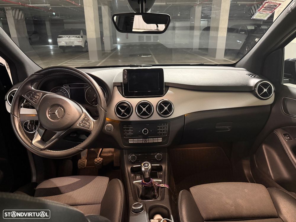 Mercedes-Benz B 180 - 11