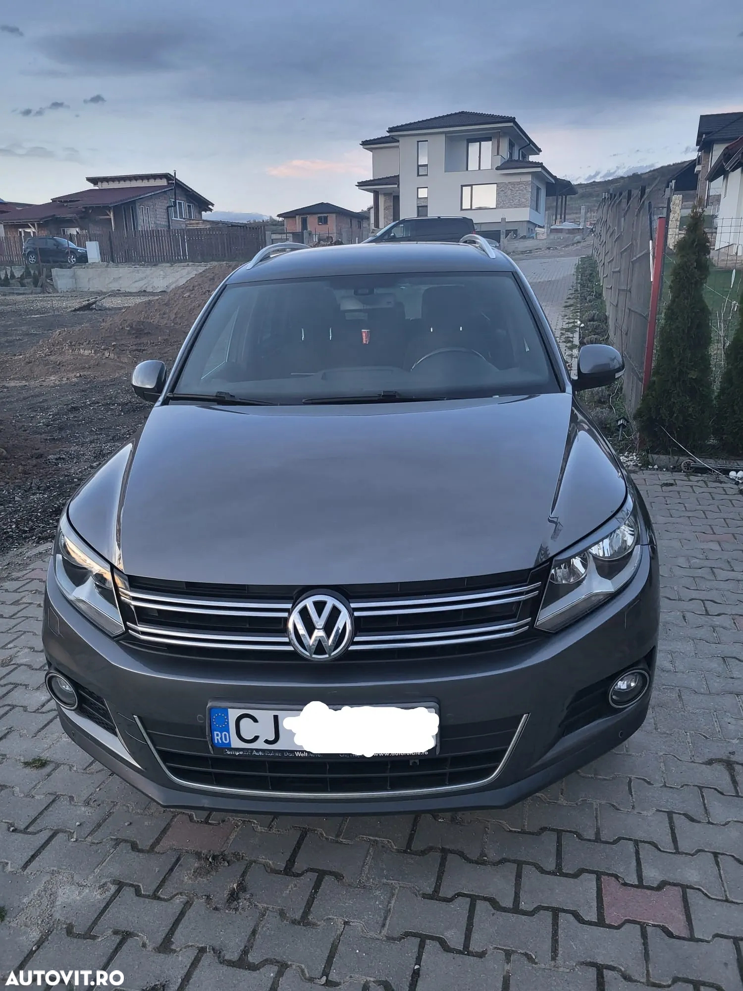 Volkswagen Tiguan - 2