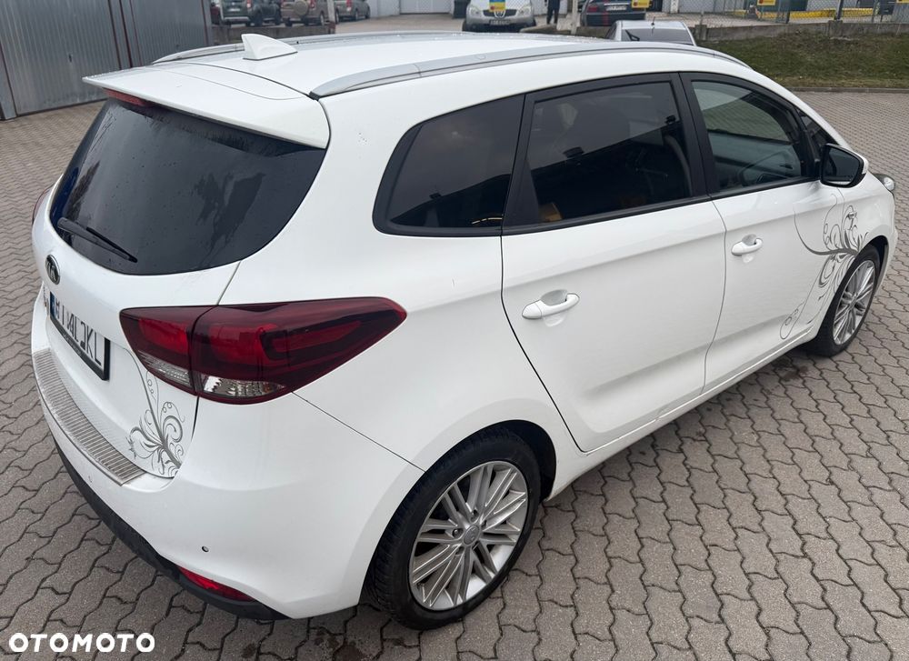 Kia Carens 1.7 CRDi 141 Dream Team Edition - 10