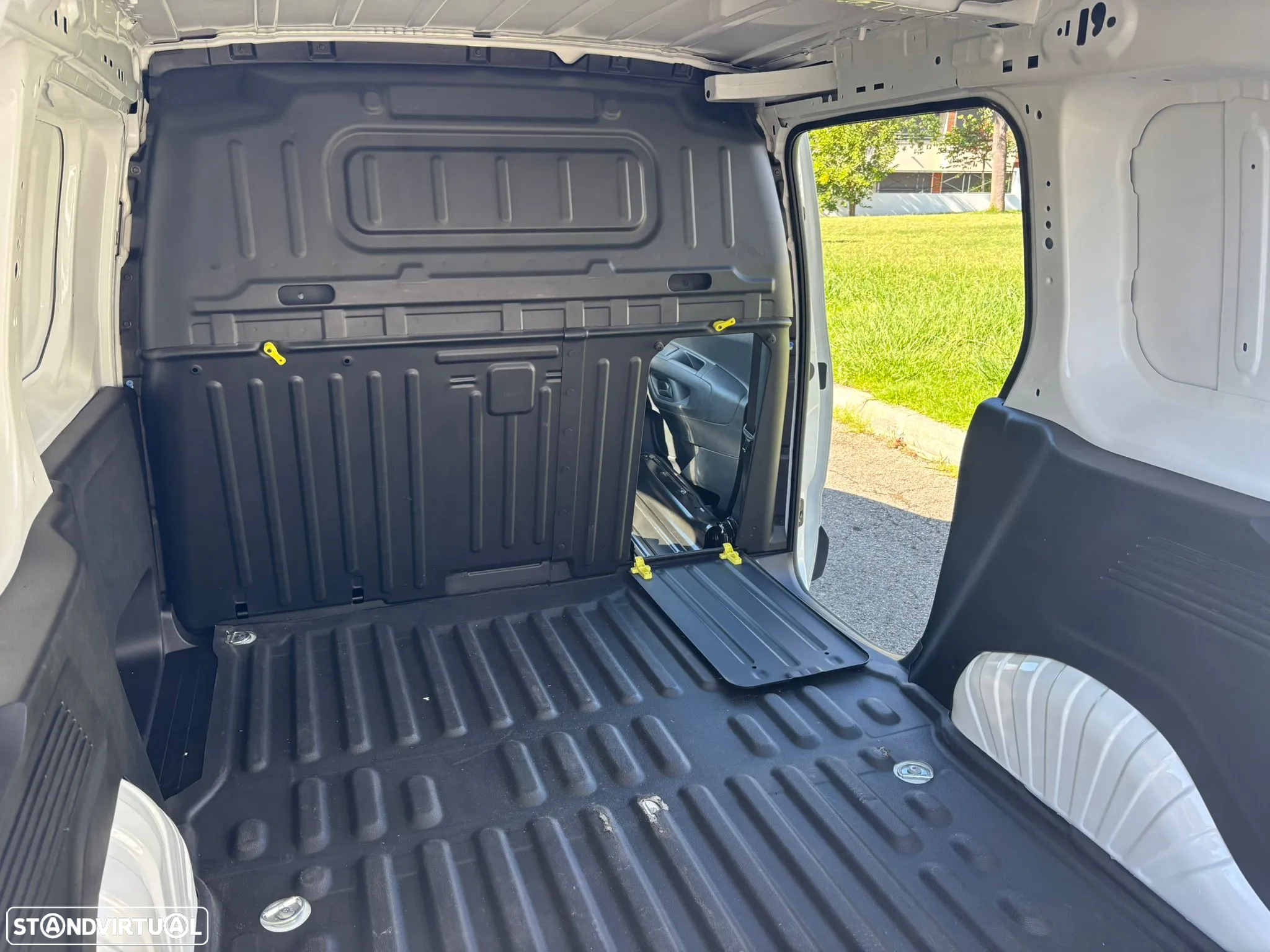 Opel COMBO 1.5 102cv 3 LUGARES - AC - IVA DEDUTÍVEL - 14