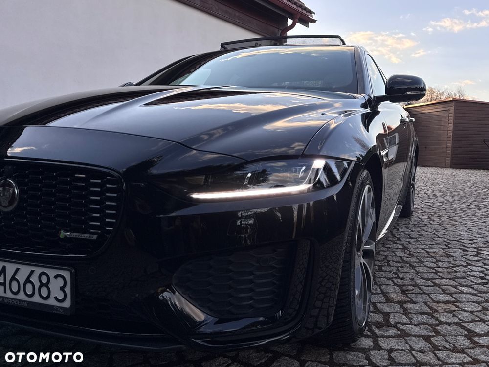 Jaguar XE 2.0 D180 AWD R-Dynamic HSE - 19