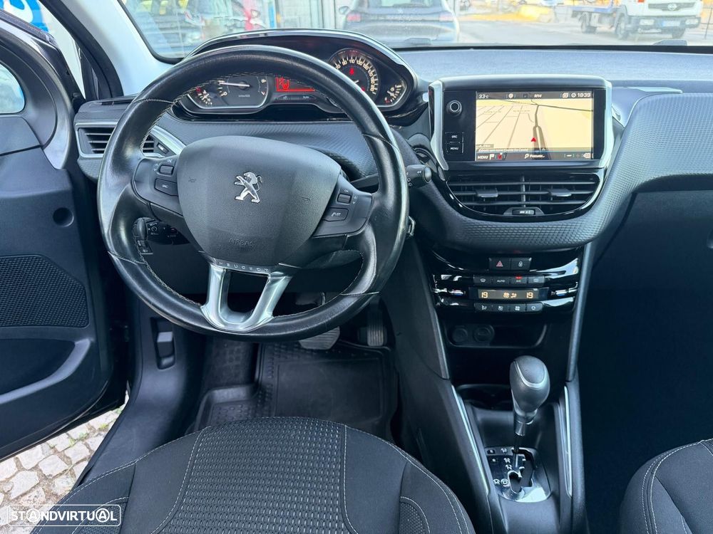 Peugeot 208 1.2 PureTech Style EAT6 - 9