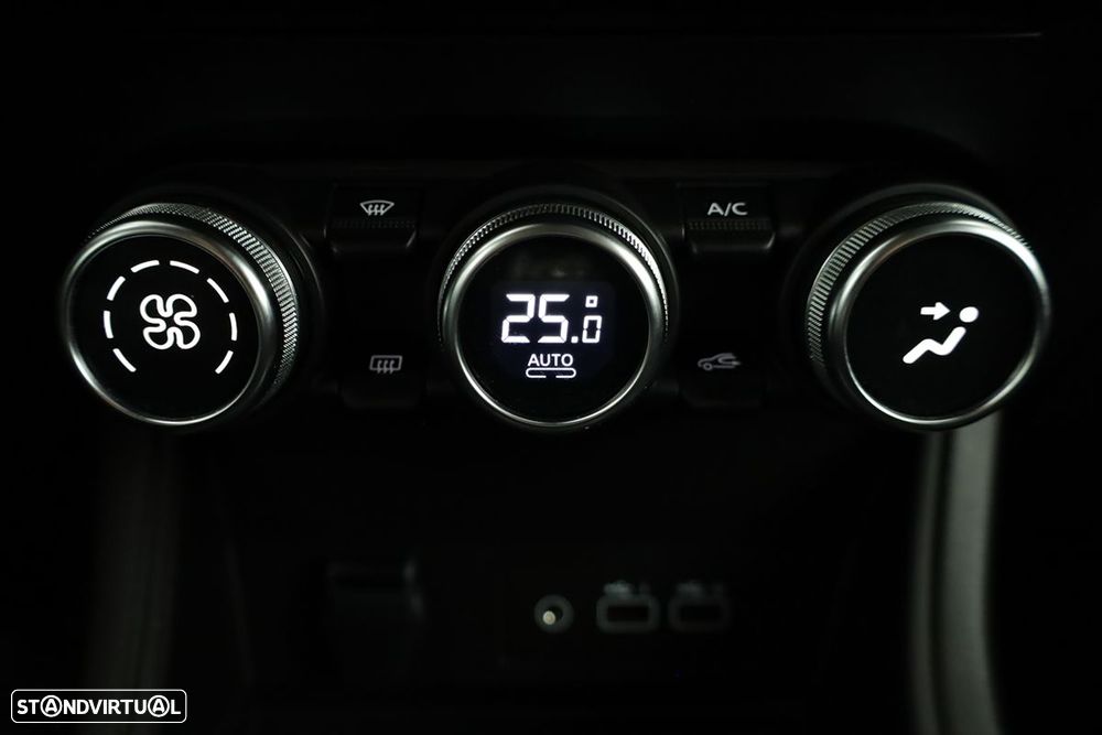 Renault Captur 1.0 TCe Techno Bi-Fuel - 13