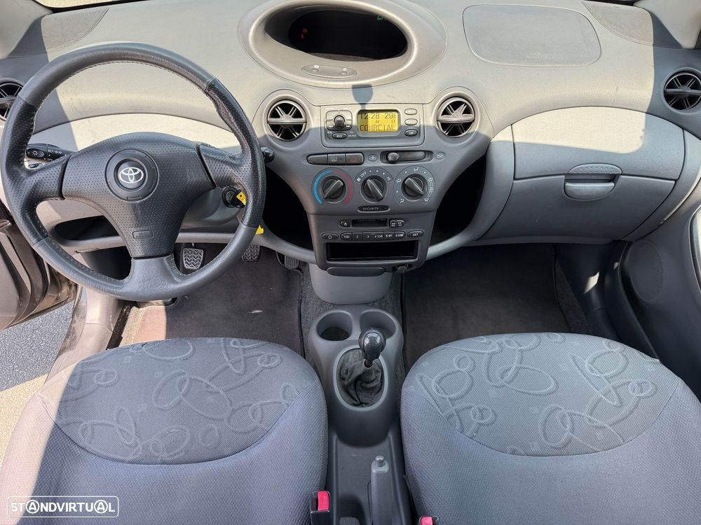 Toyota Yaris 1.0 Base - 6
