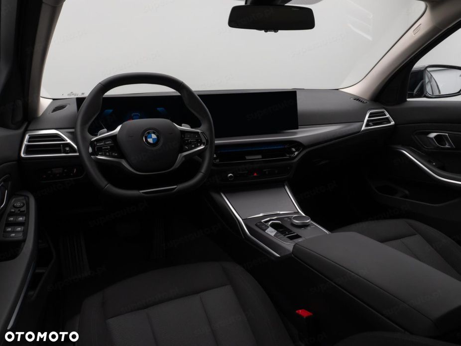BMW Seria 3 330i xDrive - 10