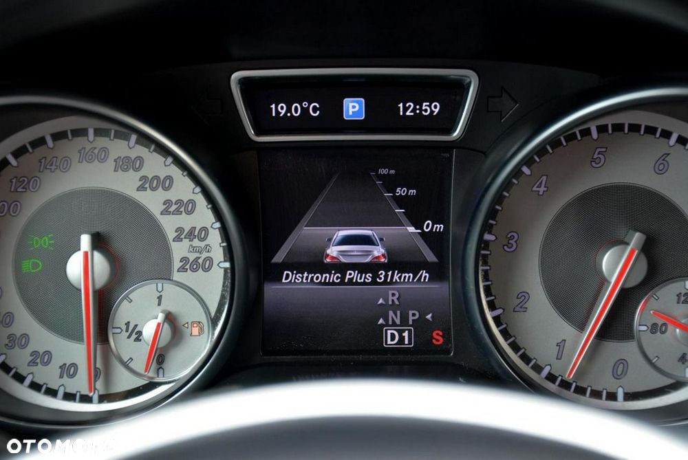 Mercedes-Benz CLA 200 7G-DCT AMG Line - 29