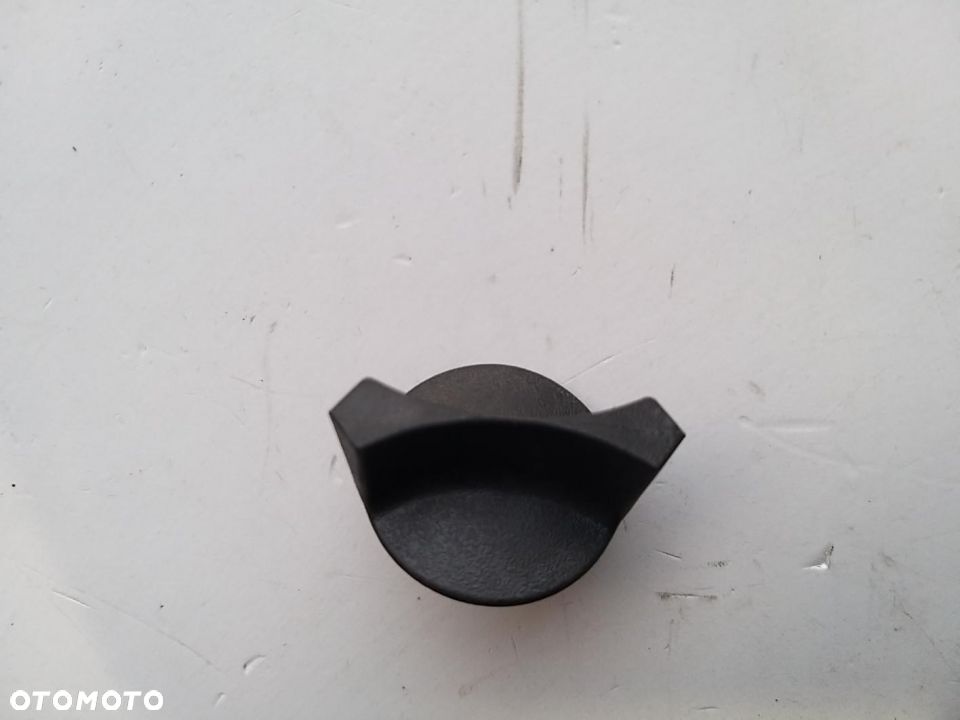 Kołek obrotowy  tylna część bagażnika   OPEL VECTRA-B 90431602 - 3