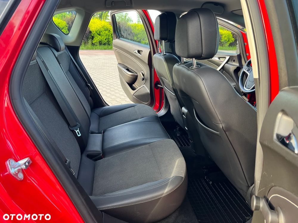 Opel Astra 1.6 NAVI - 23